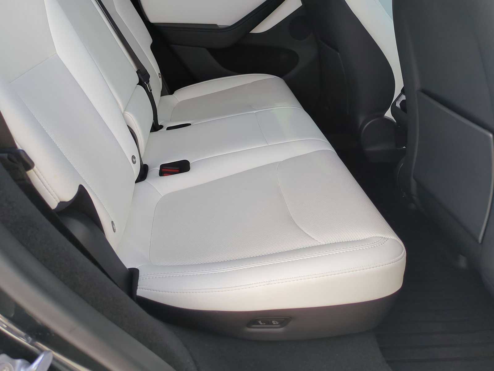 Used 2026 Tesla Model Y 2WD image 26