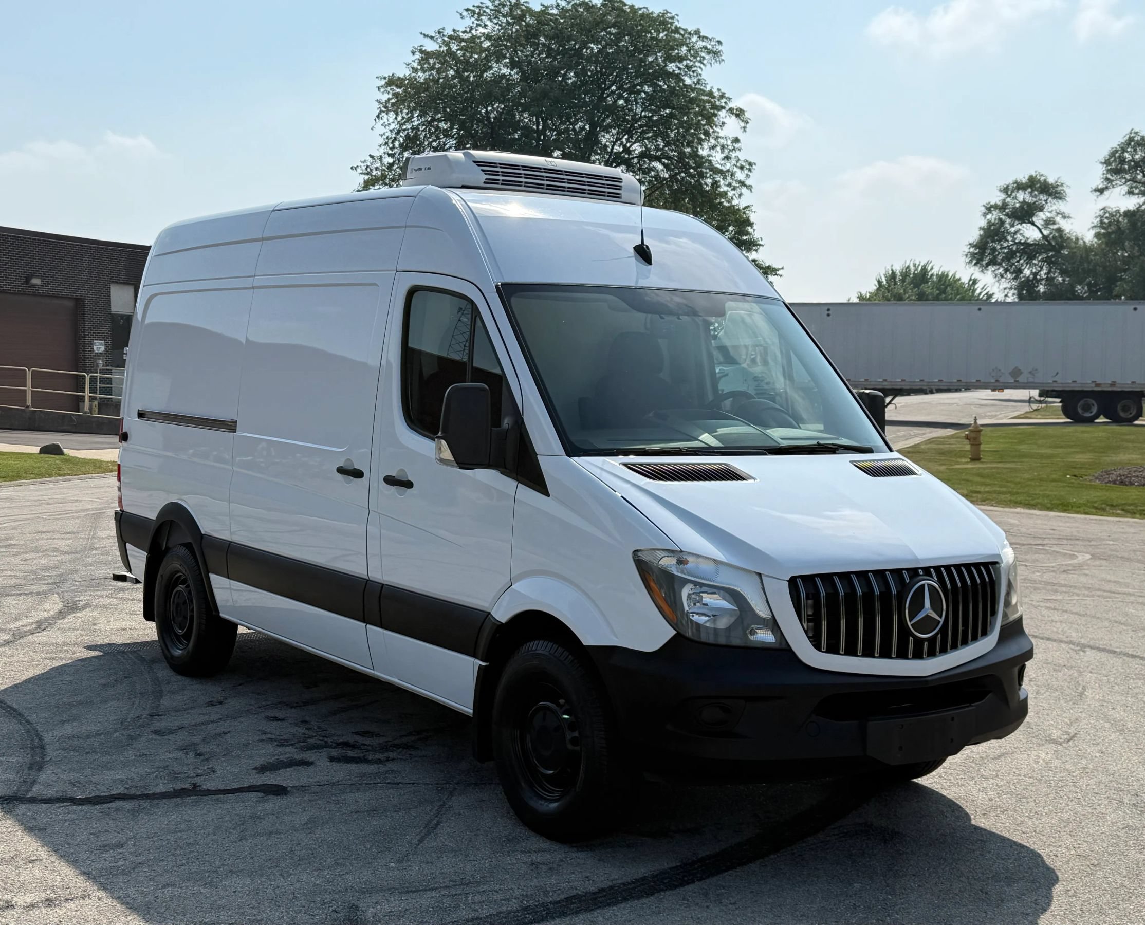 Used 2015 Freightliner Sprinter 2500 w/ Additional Battery Package