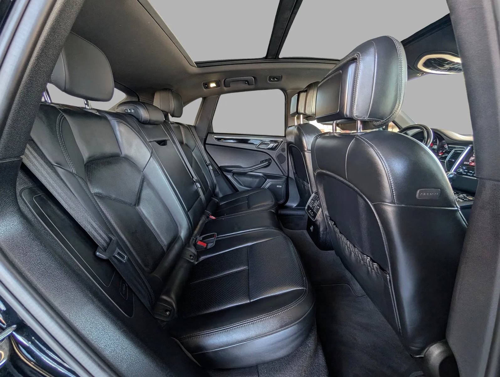 Used 2018 Porsche Macan Sport Edition w/ Premium Package Plus AWD/4WD image 26