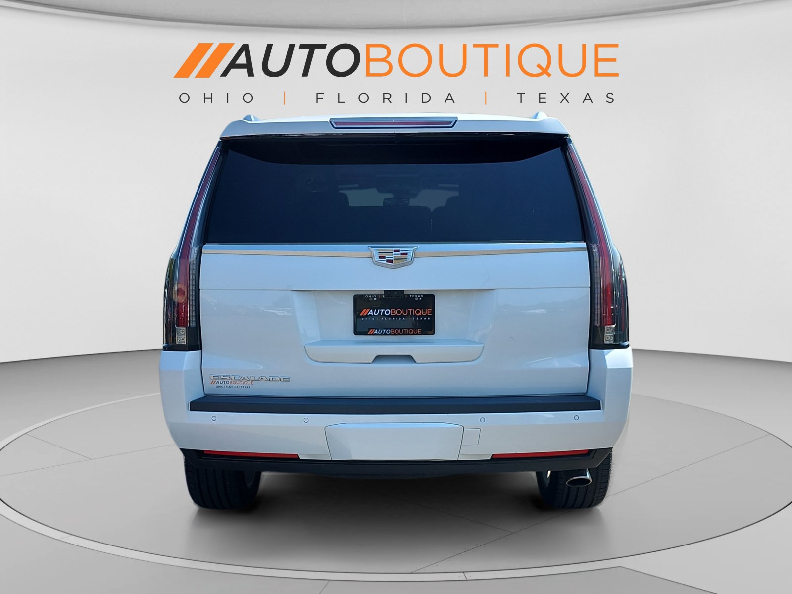 Used 2018 Cadillac Escalade Platinum AWD/4WD image 4