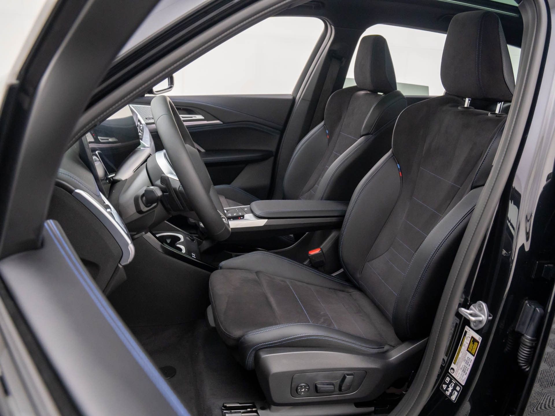 Certified 2025 BMW X1 xDrive28i w/ Technology Package image 16