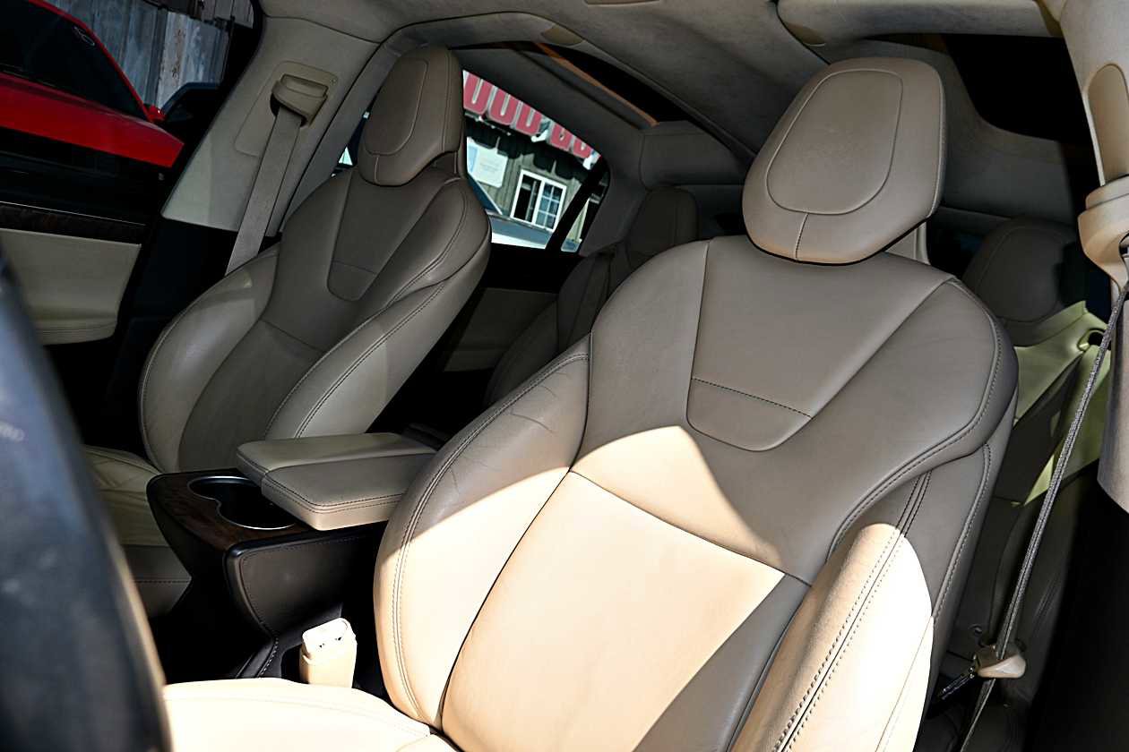 Used 2017 Tesla Model X 75D AWD/4WD image 17