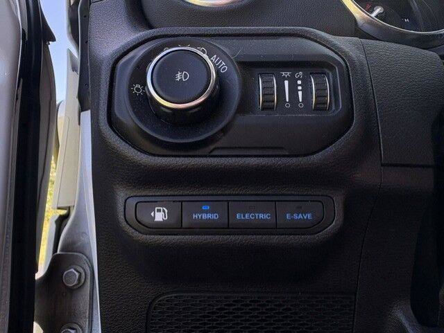 Used 2022 Jeep Wrangler Unlimited Sahara w/ Cold Weather Group AWD/4WD image 15