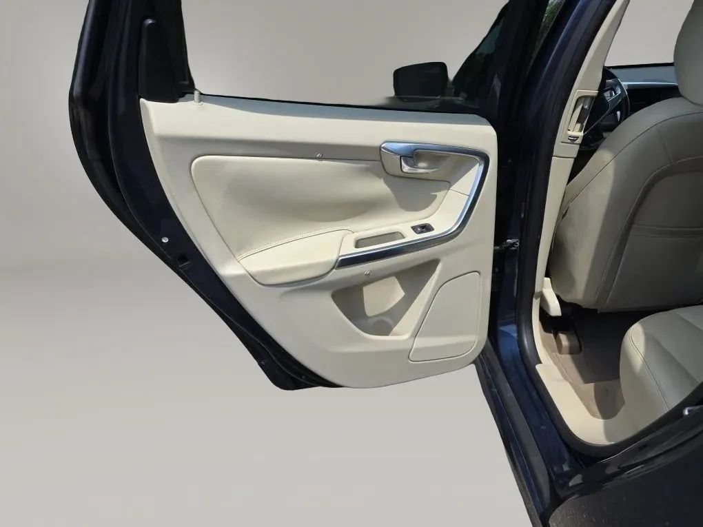 Used 2015 Volvo XC60 T5 Premier Plus FWD image 40