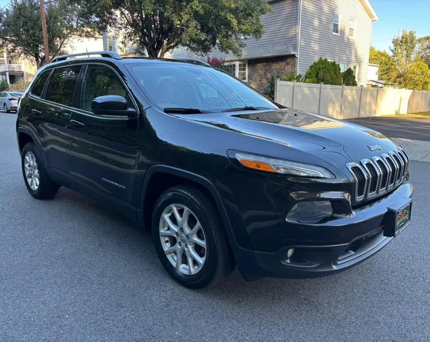 Used 2015 Jeep Cherokee Latitude image 9