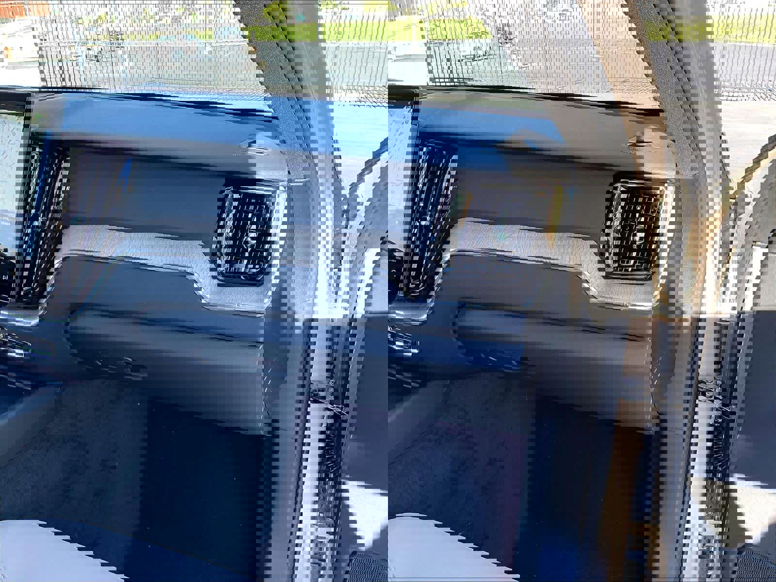 New 2026 Volvo XC60 B5 Plus w/ Protection Package Premier image 28