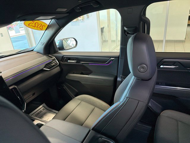 Used 2025 GMC Acadia AT4 w/ LPO, Floor Liner Package AWD/4WD image 33