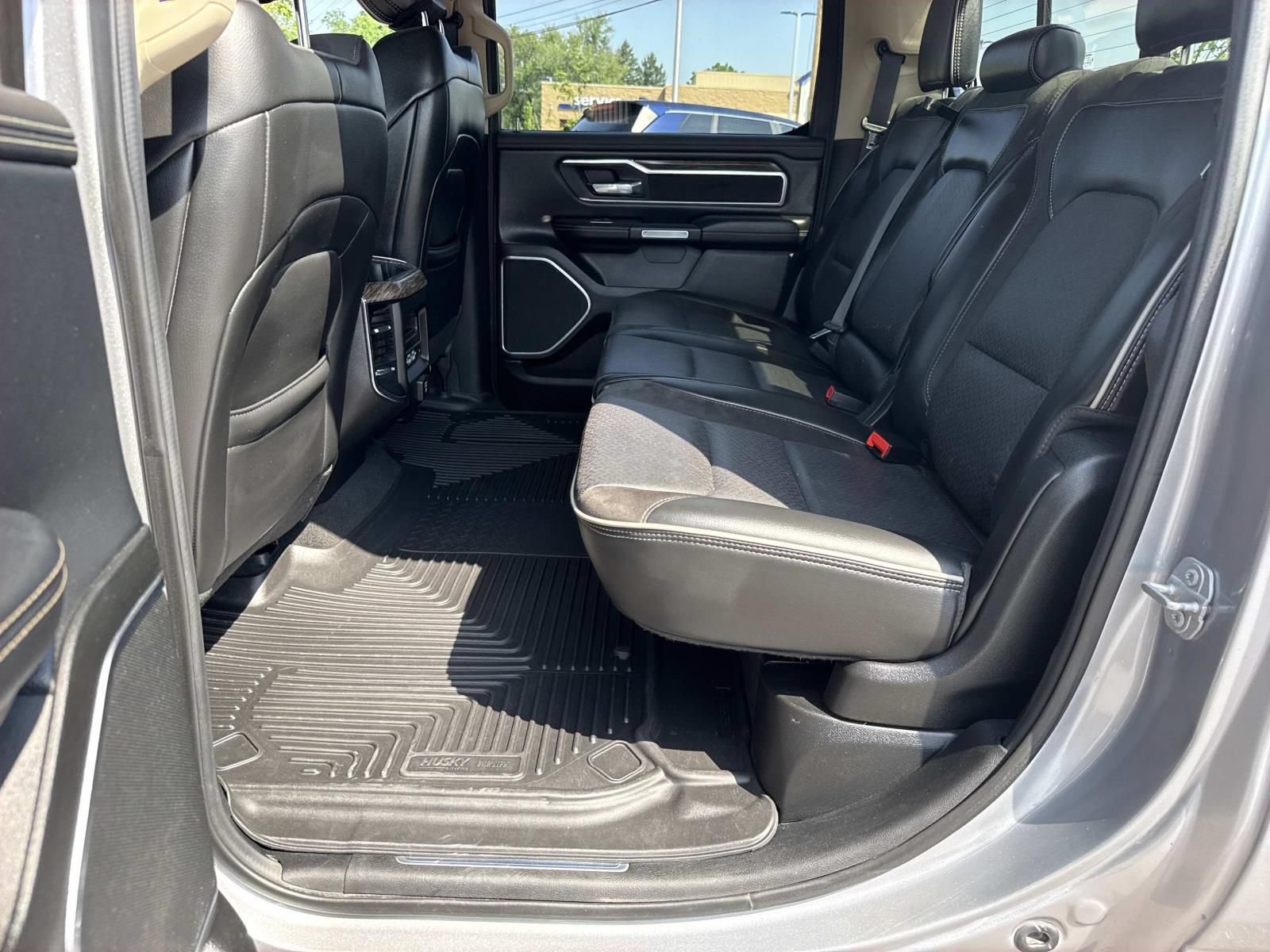 Used 2019 RAM 1500 Laramie AWD/4WD image 28