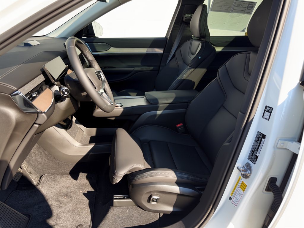Certified 2025 Volvo EX90 Plus AWD/4WD image 5
