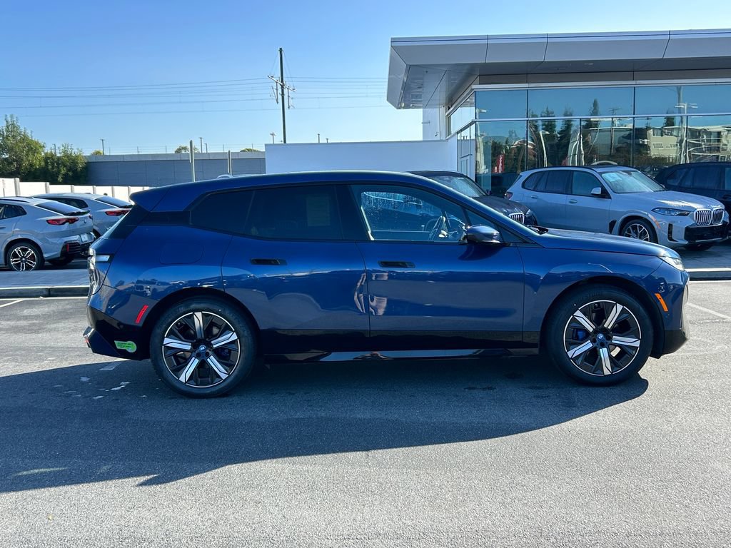 Used 2024 BMW iX xDrive50 w/ Sport Package AWD/4WD image 6