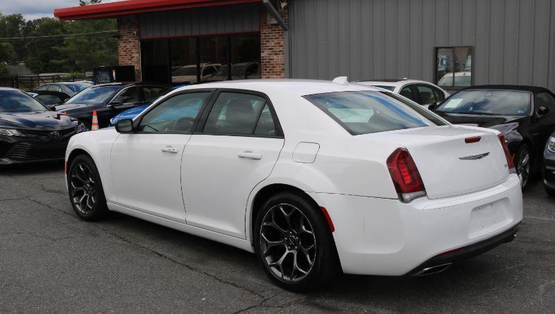 Used 2018 Chrysler 300 Touring w/ Sport Appearance Package RWD image 4