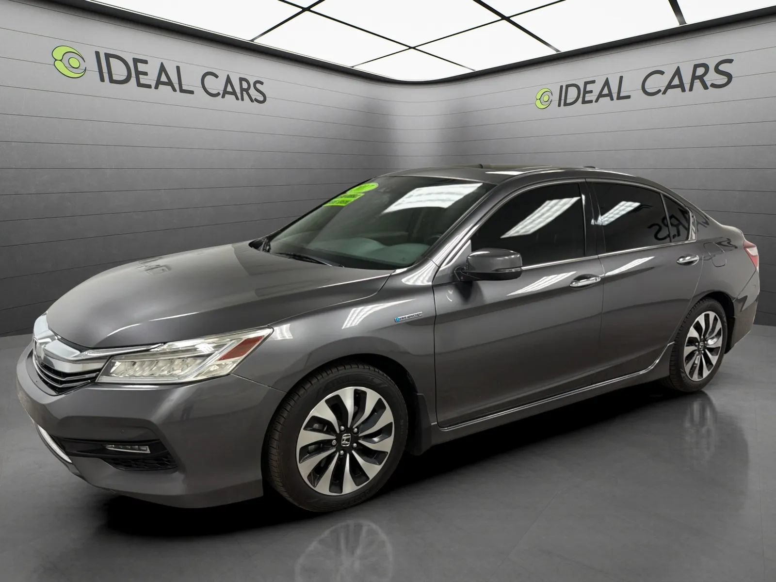 Used 2017 Honda Accord Touring image 1