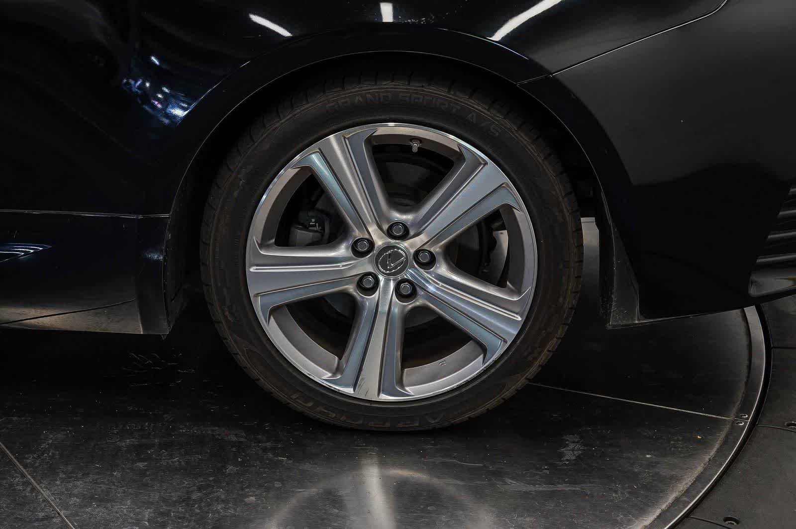 Used 2016 Lexus RC 200t w/ Premium Package RWD image 10