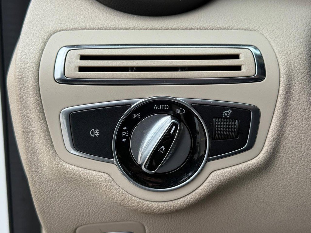 Used 2016 Mercedes-Benz C 300 Sedan image 24