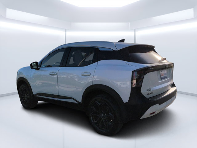 Used 2026 Nissan Kicks SR w/ SR Premium Package FWD image 5