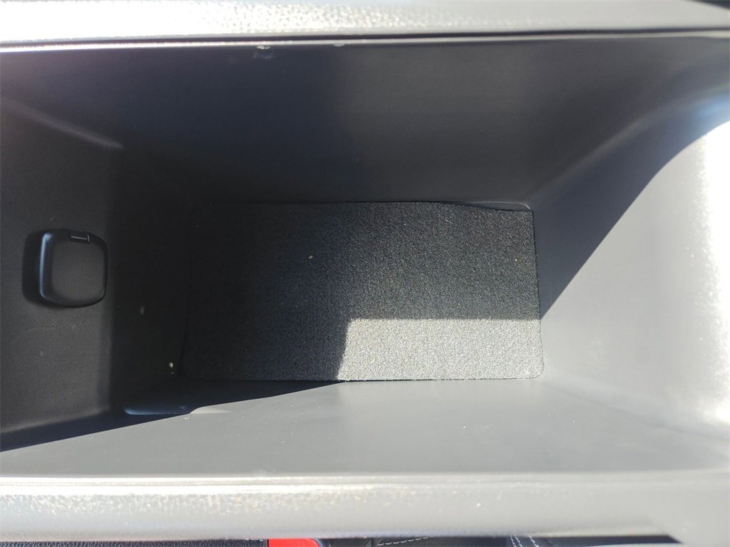 Used 2025 Toyota Camry SE image 29