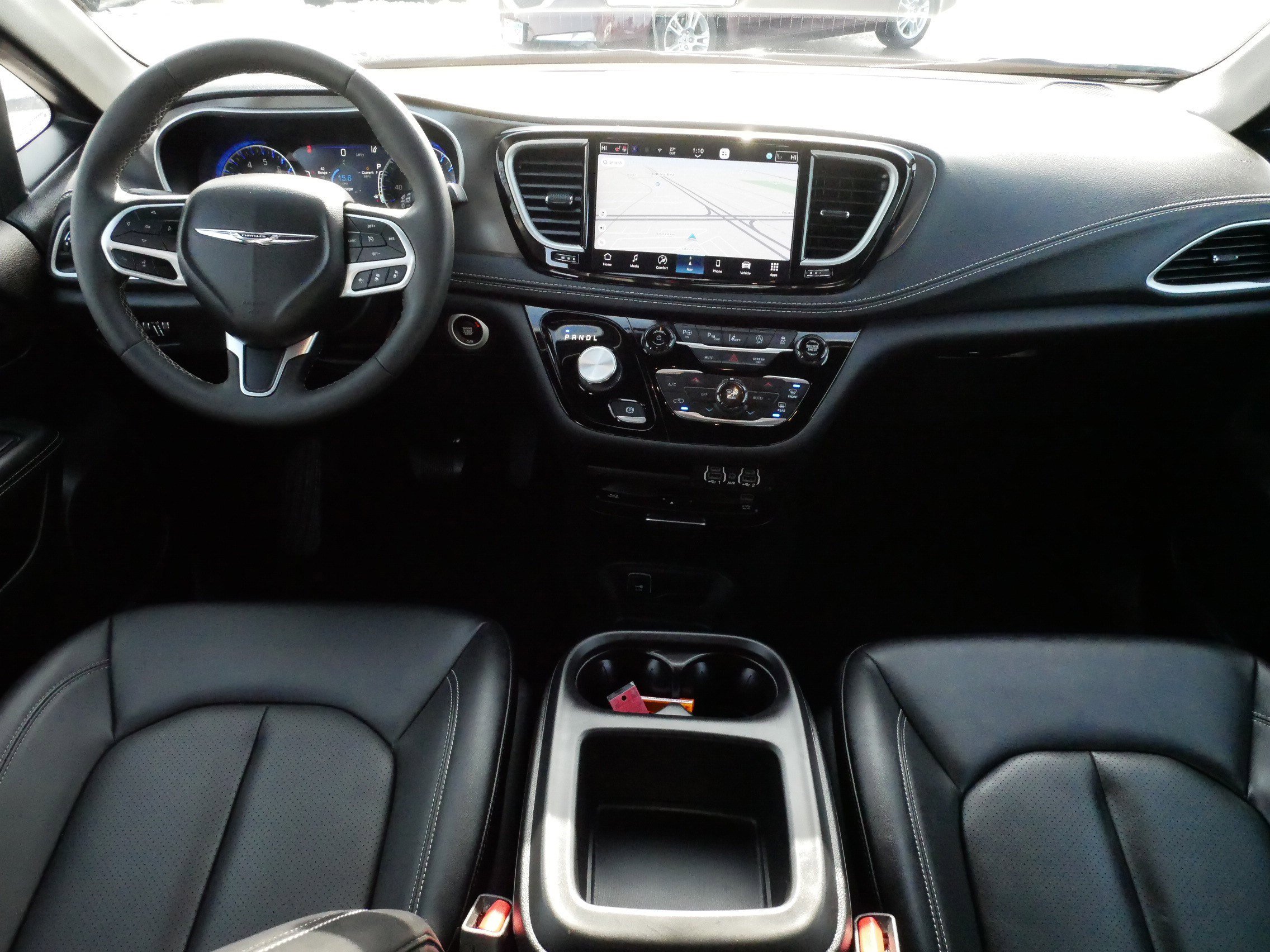 Used 2025 Chrysler Pacifica Select w/ Uconnect Theater Family Group image 10