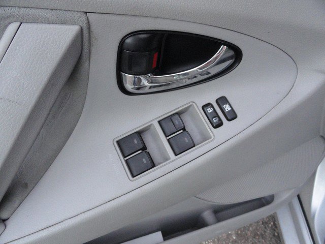 Used 2011 Toyota Camry image 9