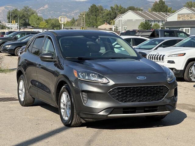 Used 2020 Ford Escape SE image 2