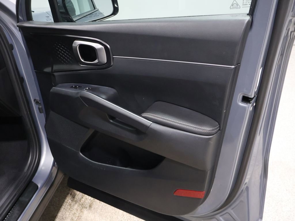 Used 2024 Kia Sorento S image 23