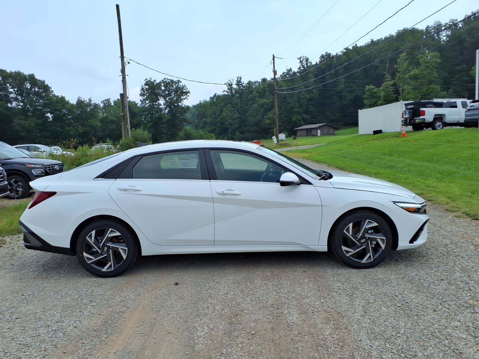New 2026 Hyundai Elantra Limited FWD image 2
