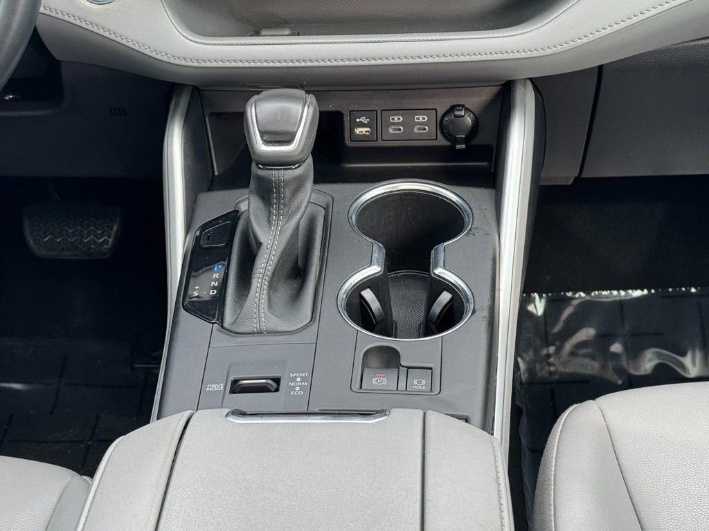 Used 2022 Toyota Highlander XLE image 16