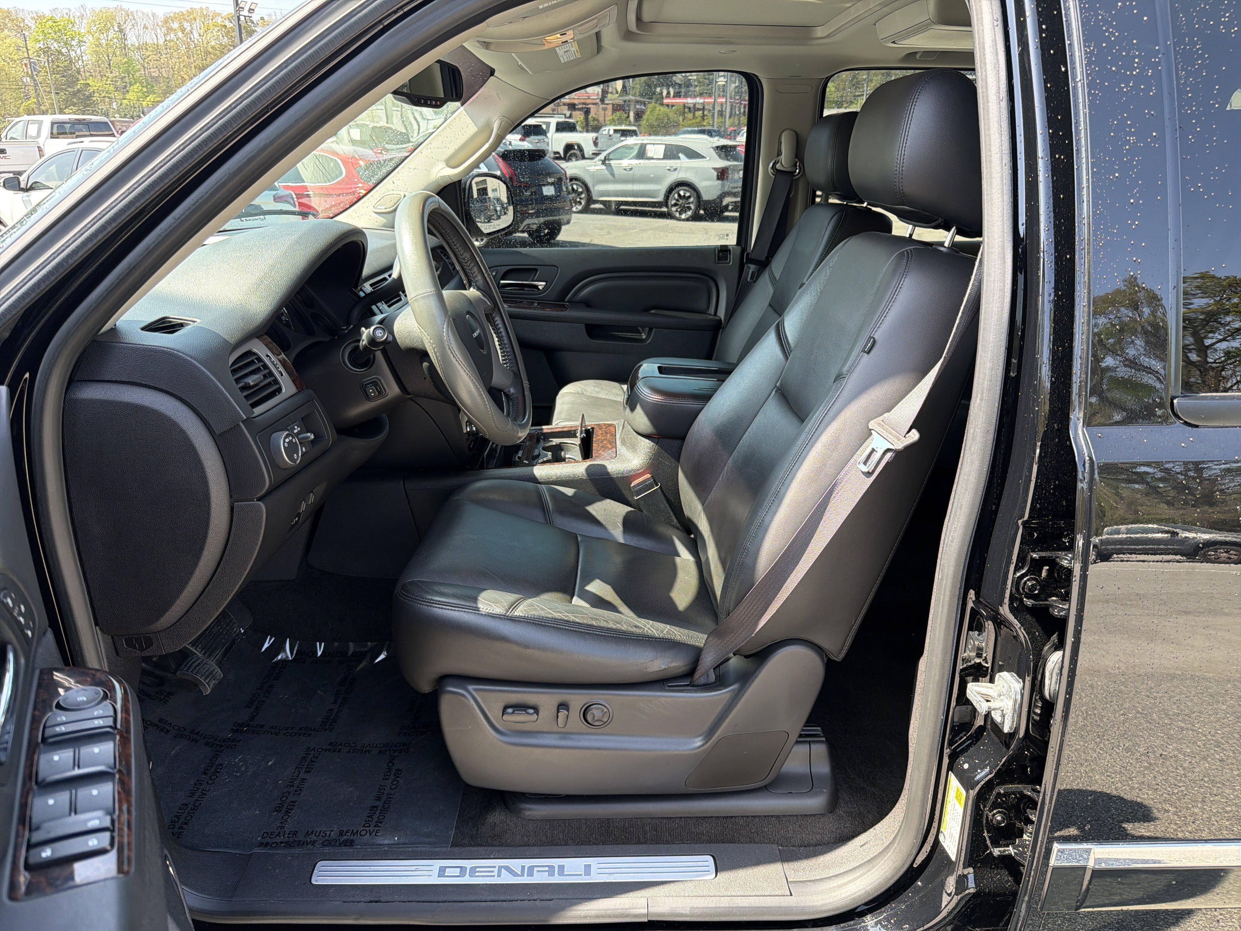 Used 2014 GMC Yukon Denali image 11