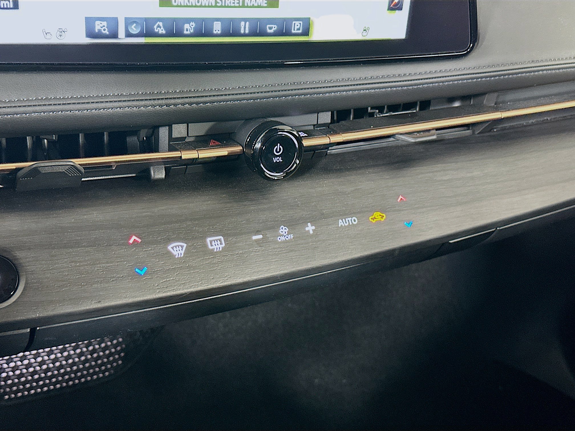 Used 2024 Nissan Ariya AWD image 23