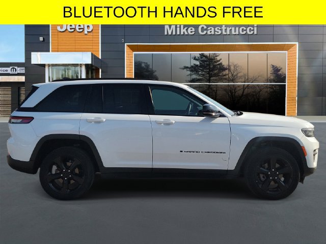 Used 2024 Jeep Grand Cherokee Altitude AWD/4WD image 3