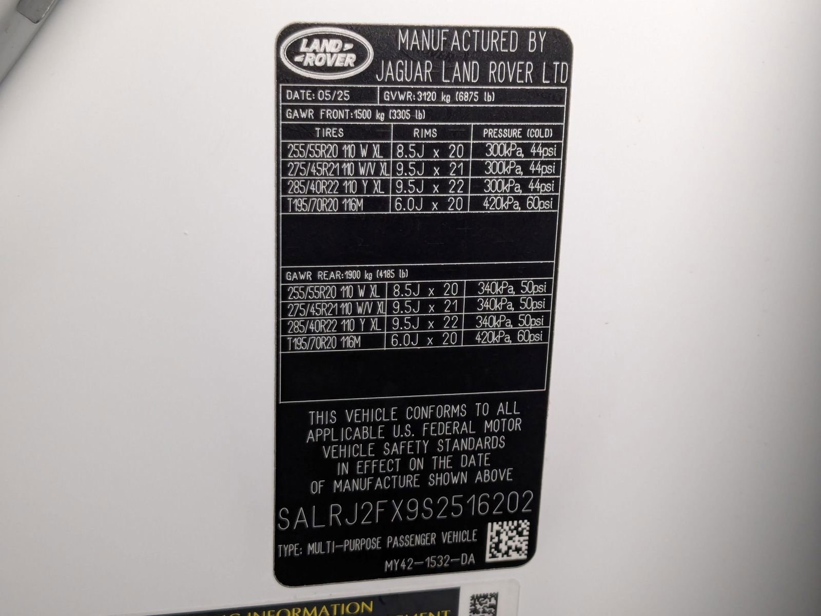 New 2025 Land Rover Discovery S image 19