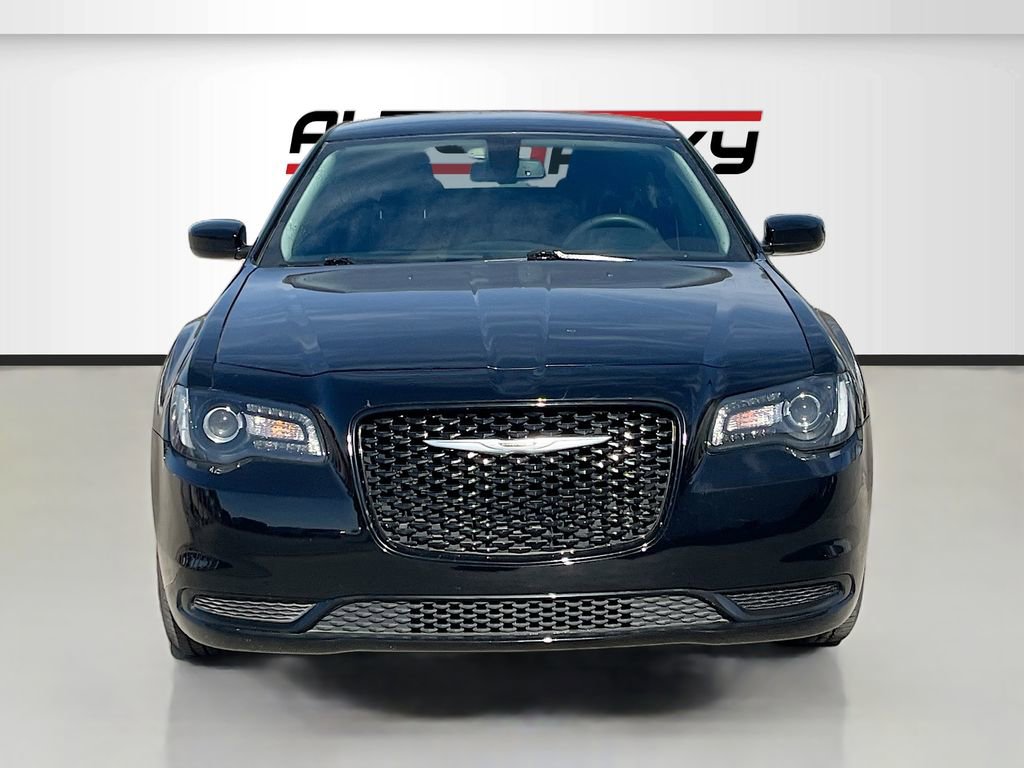 Used 2022 Chrysler 300 Touring w/ Sport Appearance Package image 2