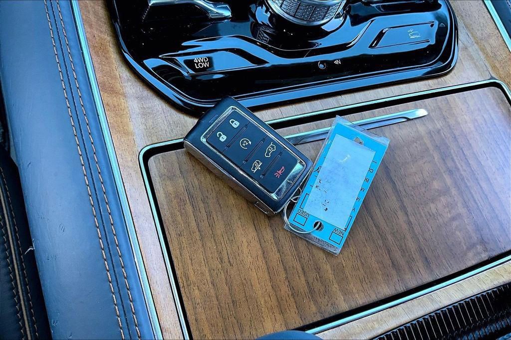 Used 2022 Jeep Grand Wagoneer Series II w/ Flexible Seating Group image 11