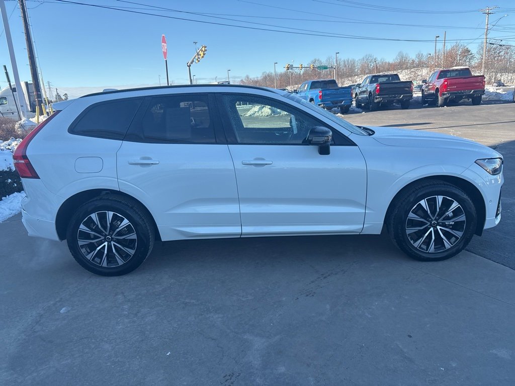 Used 2025 Volvo XC60 B5 Plus image 4