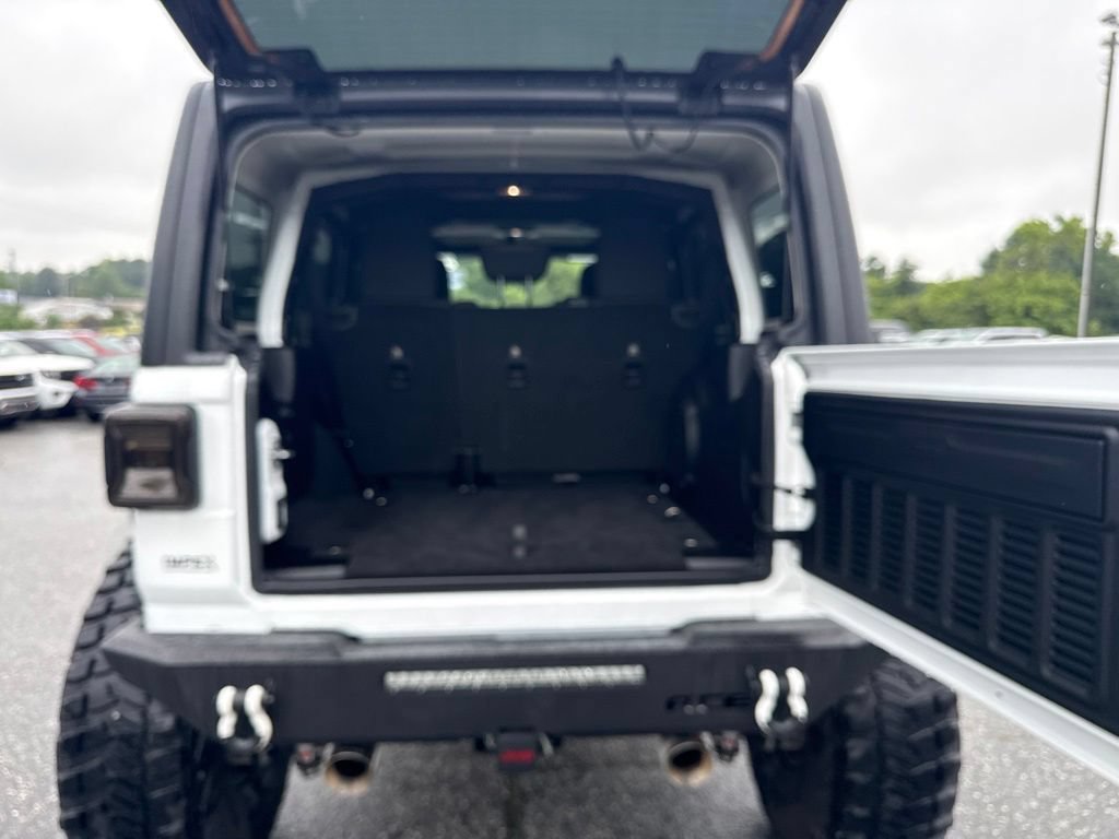 Used 2018 Jeep Wrangler Unlimited Sahara AWD/4WD image 16