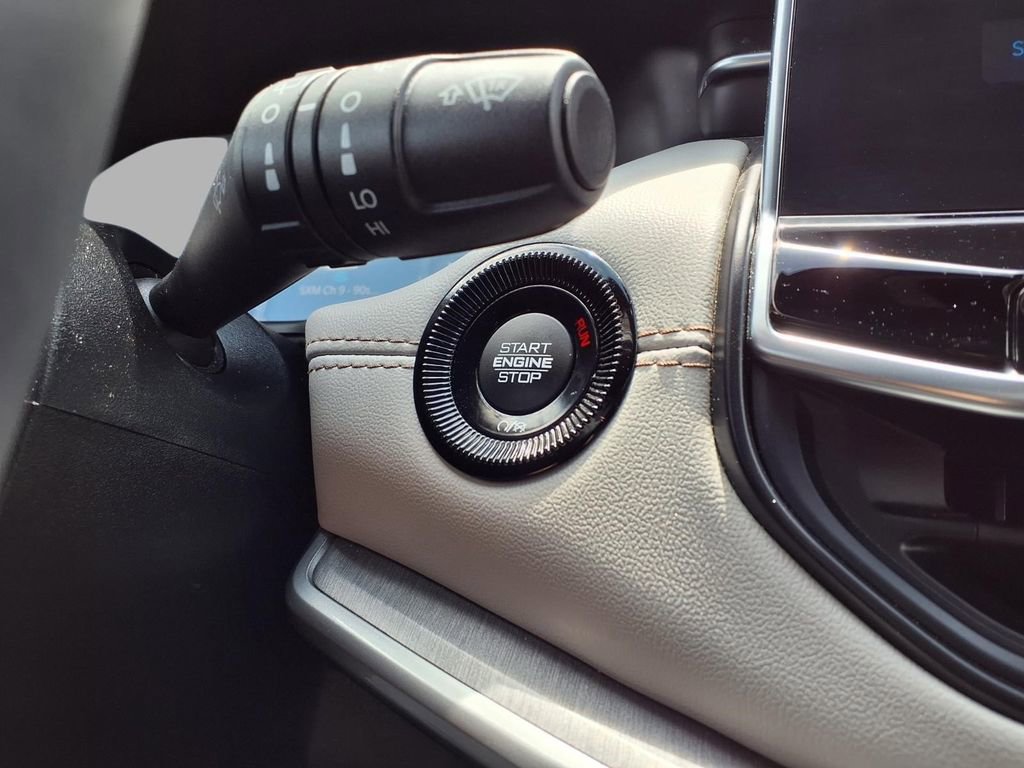 Used 2025 Jeep Compass Limited AWD/4WD image 8