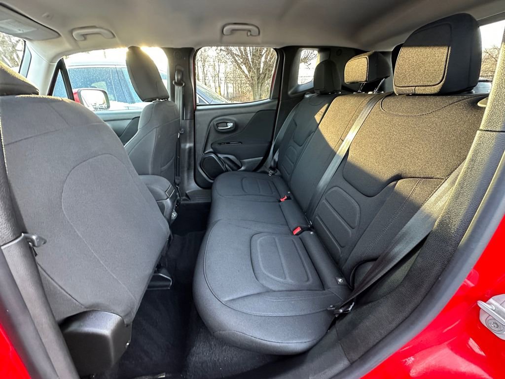 Used 2020 Jeep Renegade Latitude w/ Cold Weather Group image 19