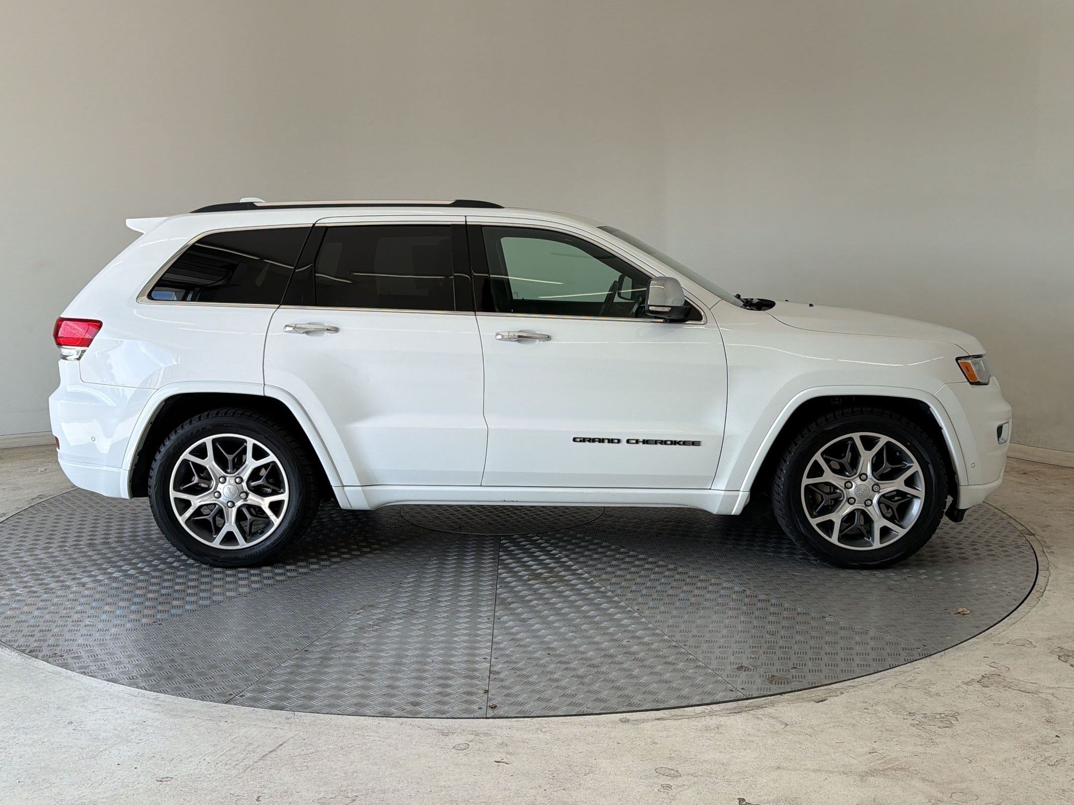 Used 2020 Jeep Grand Cherokee Overland AWD/4WD image 8