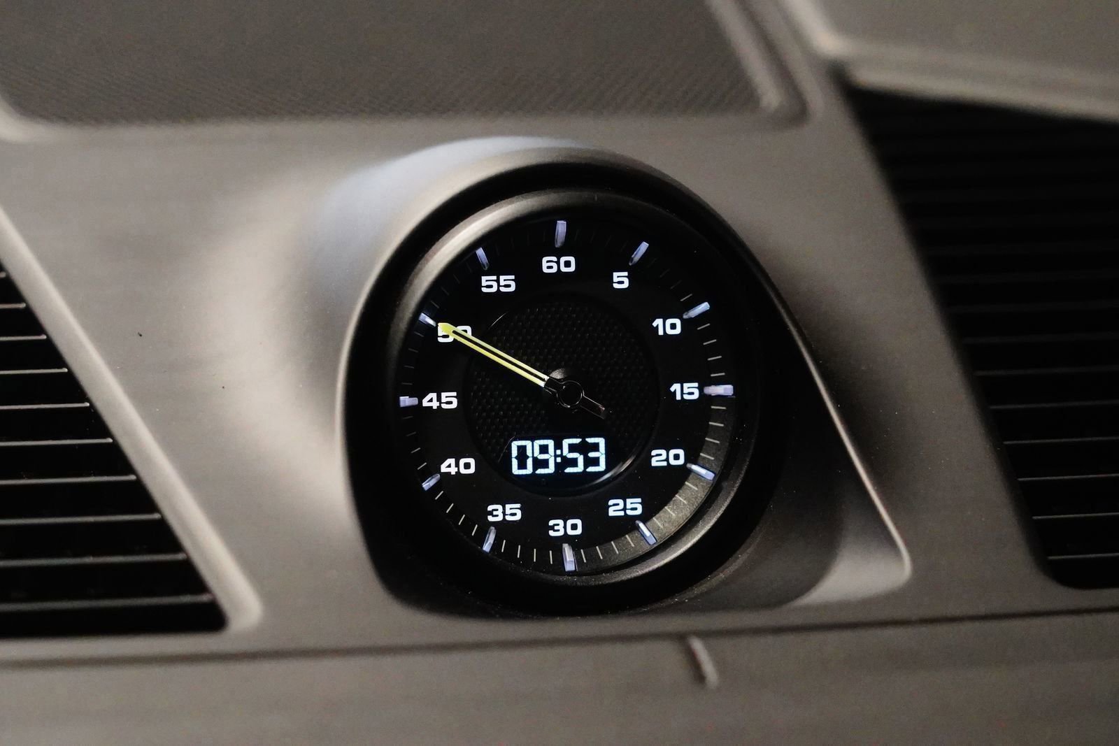 Used 2022 Porsche Cayenne Turbo S image 22