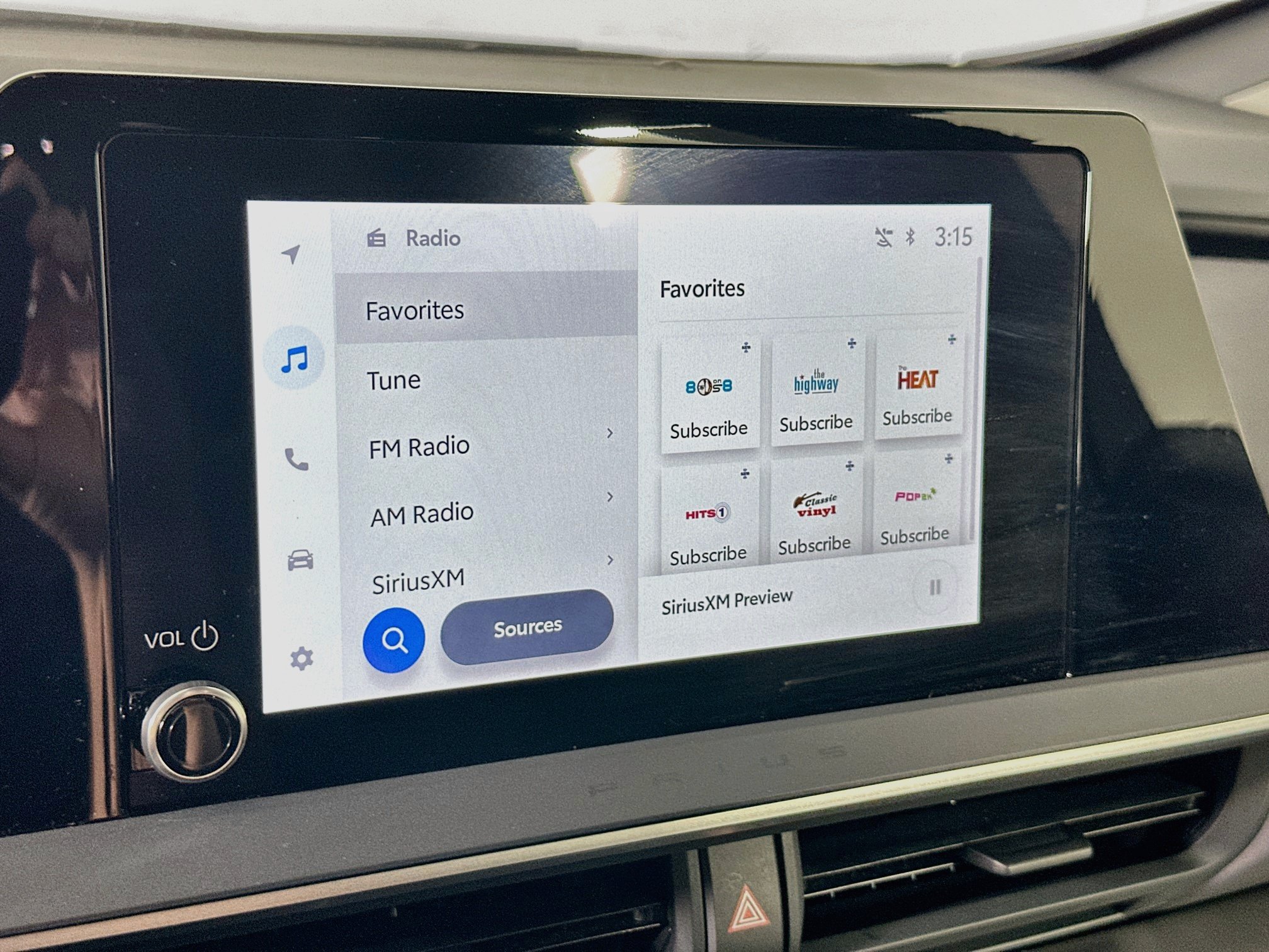 Used 2025 Toyota Prius LE FWD image 19