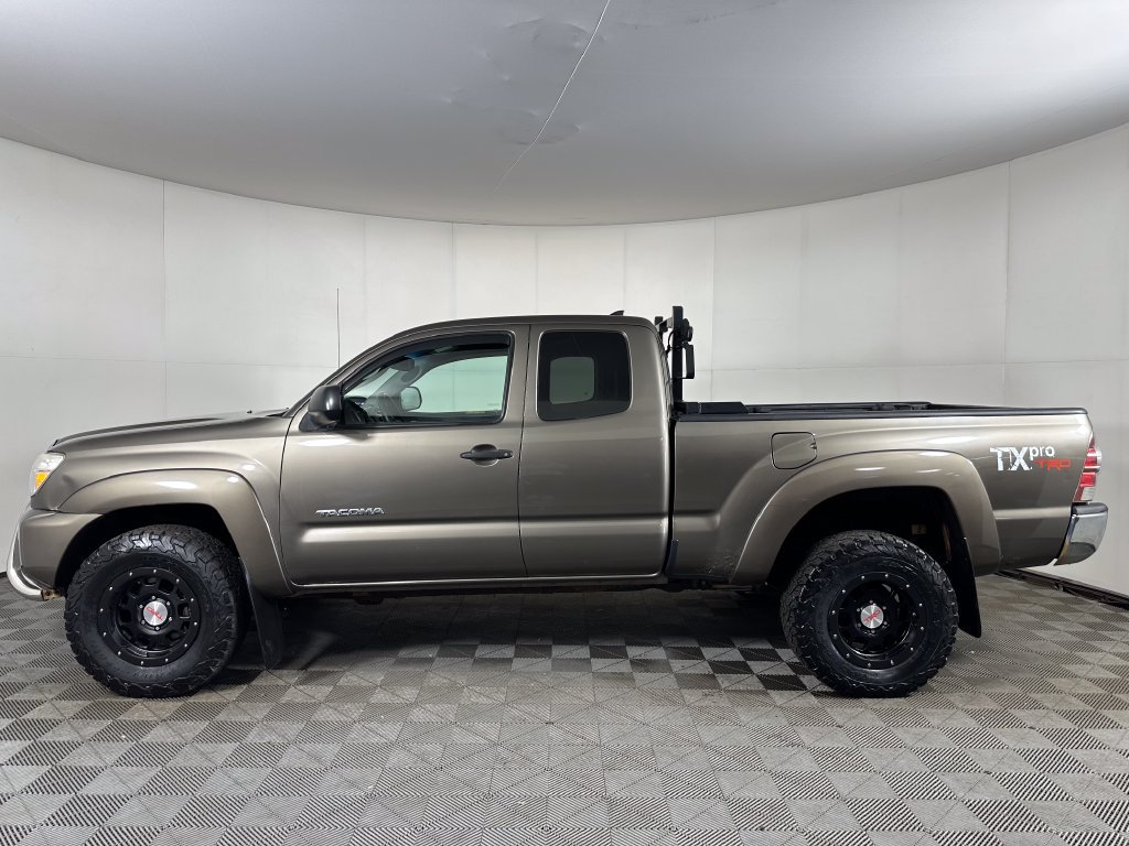 Used 2012 Toyota Tacoma 4x4 Access Cab V6 w/ TRD Off-Road Pkg image 2