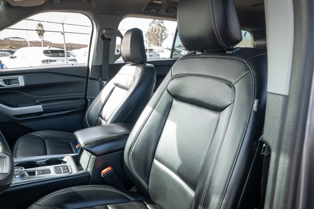 Used 2022 Ford Explorer XLT w/ Equipment Group 202A image 25