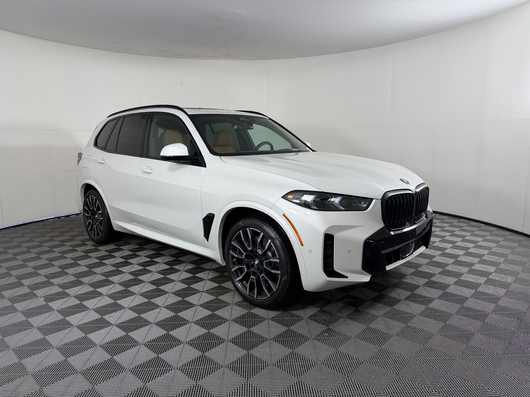 New 2026 BMW X5 xDrive50e w/ M Sport Package AWD/4WD image 7