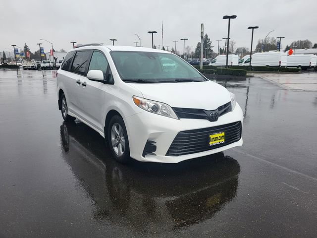 Used 2020 Toyota Sienna L image 8