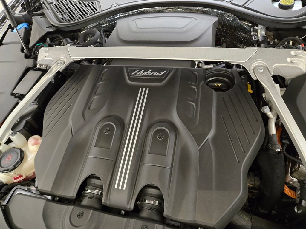 Used 2023 Bentley Flying Spur Plug-In Hybrid image 28