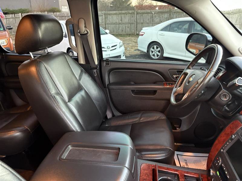 Used 2010 Chevrolet Suburban LTZ image 22