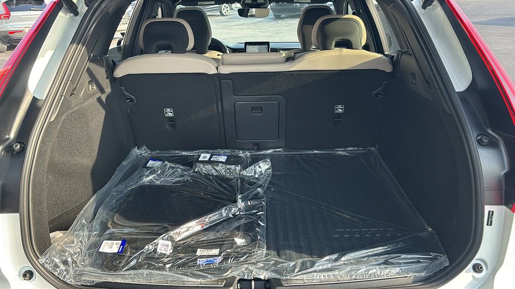 New 2026 Volvo XC60 B5 Plus w/ Protection Package Premier AWD/4WD image 32