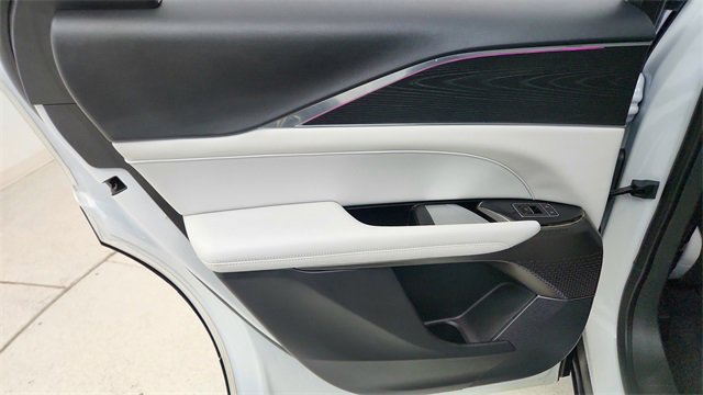 Used 2024 Cadillac Lyriq Luxury image 33