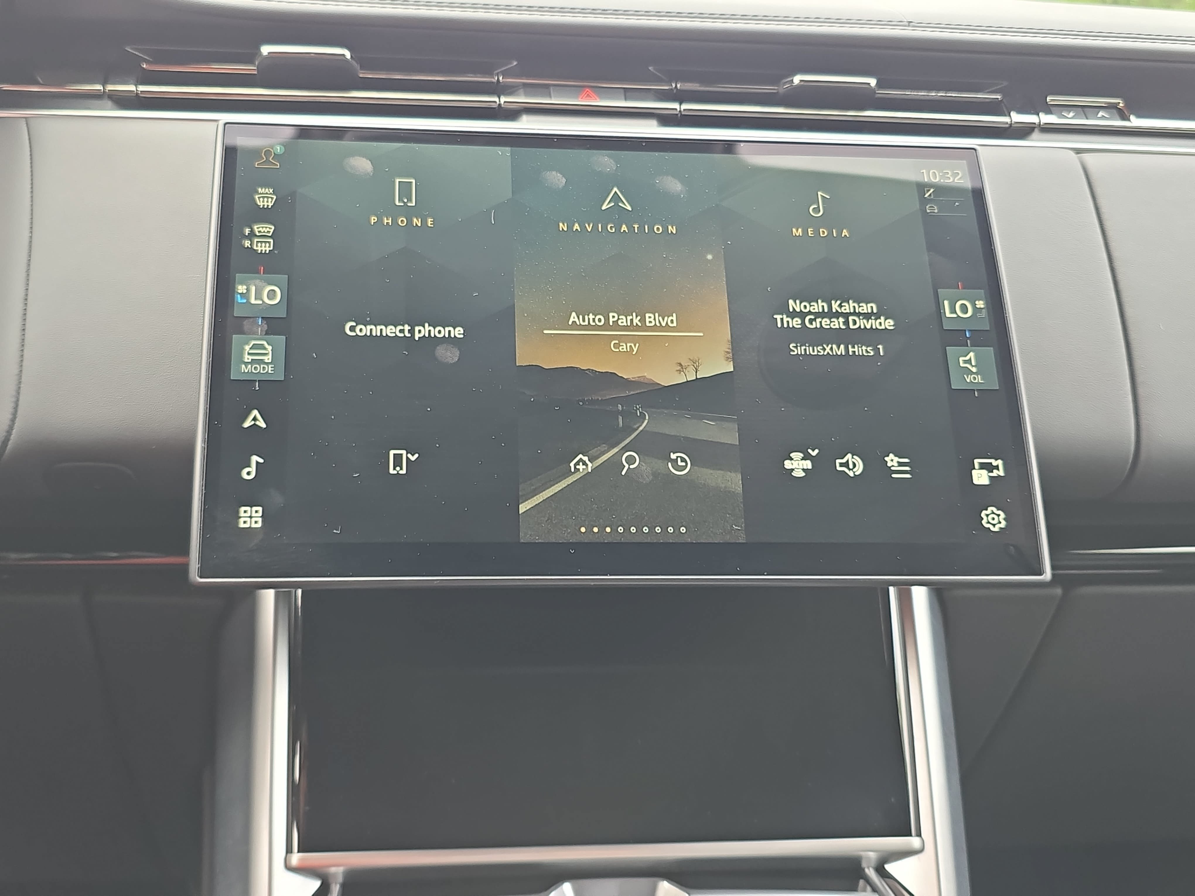Certified 2024 Land Rover Range Rover SE AWD/4WD image 20