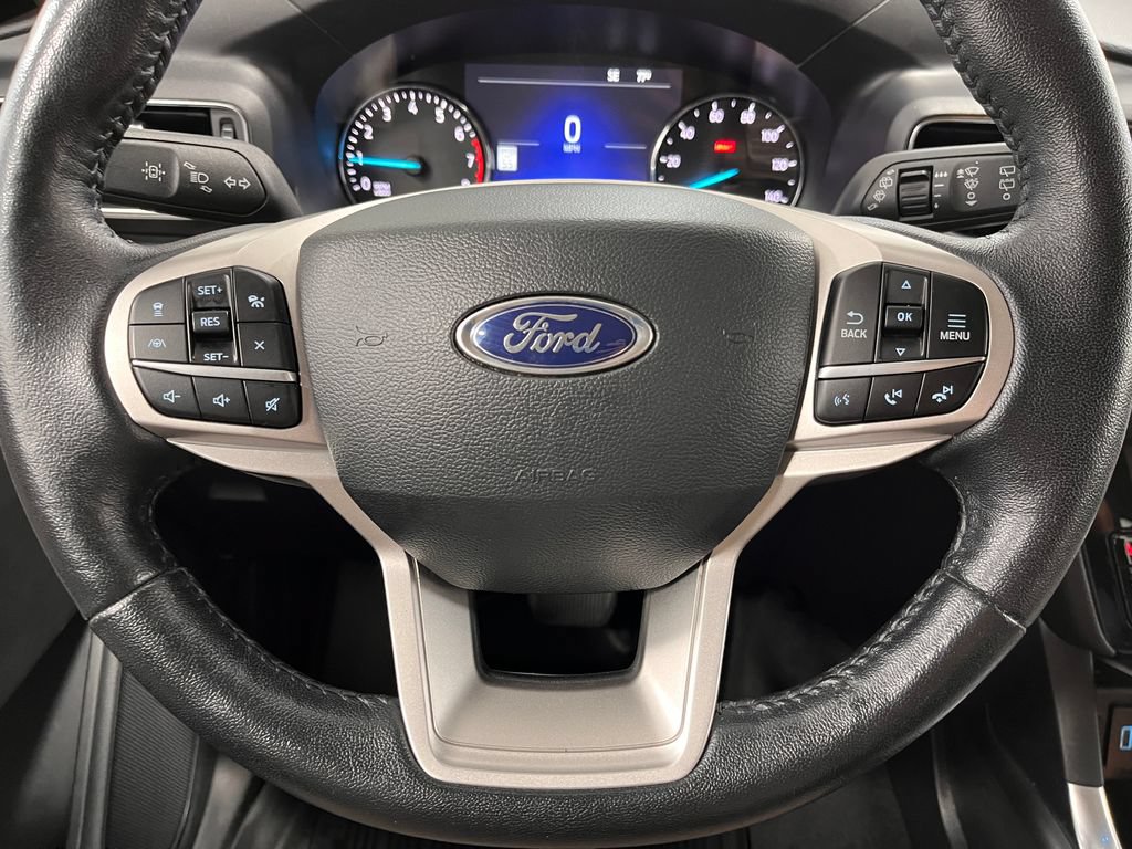 Used 2022 Ford Explorer Limited w/ Equipment Group 301A AWD/4WD image 3