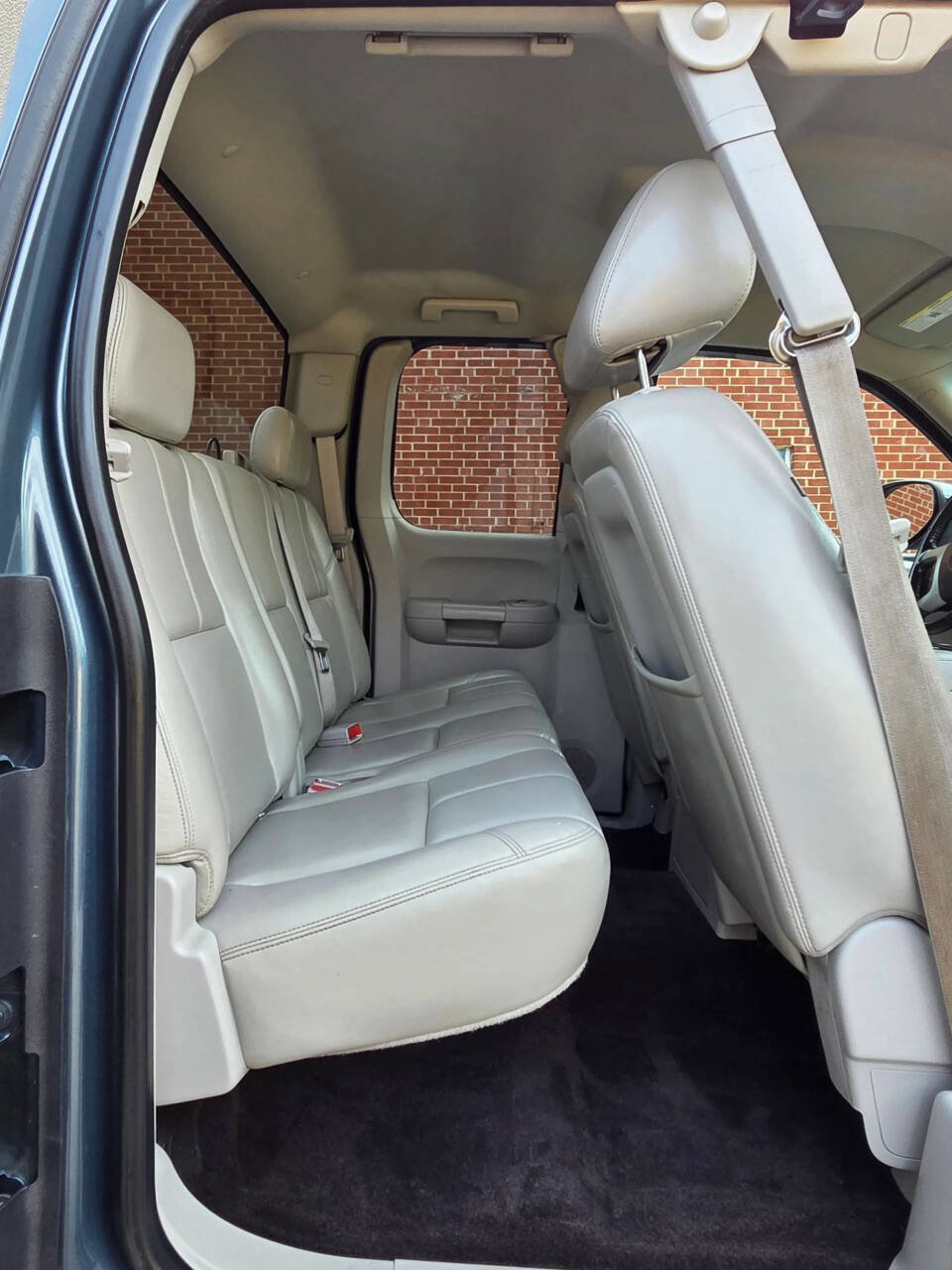 Used 2010 Chevrolet Silverado 1500 LT w/ Regional Value Package image 13